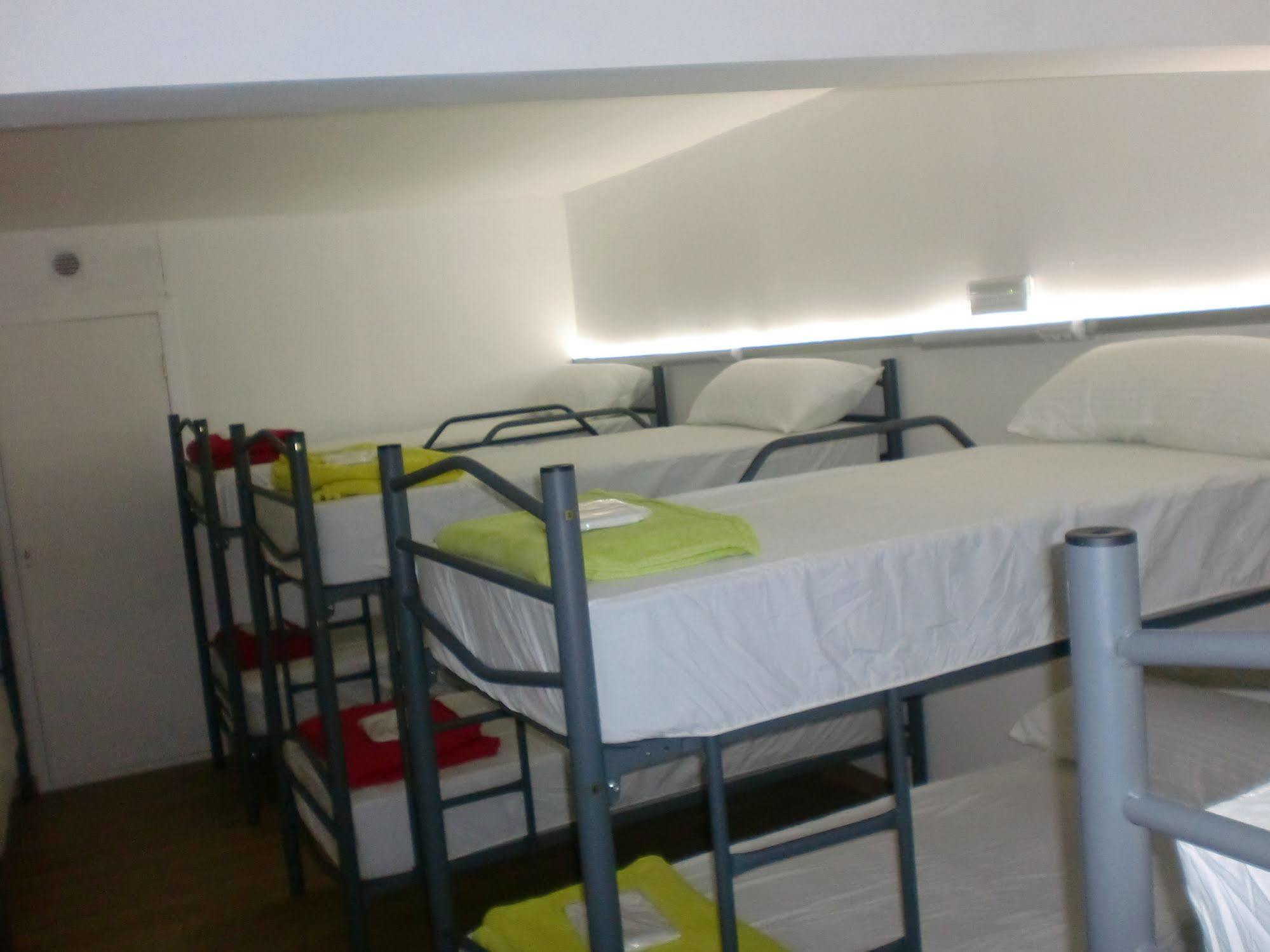 Albergue Monterrey سانتياغو دي كومبوستيلا المظهر الخارجي الصورة